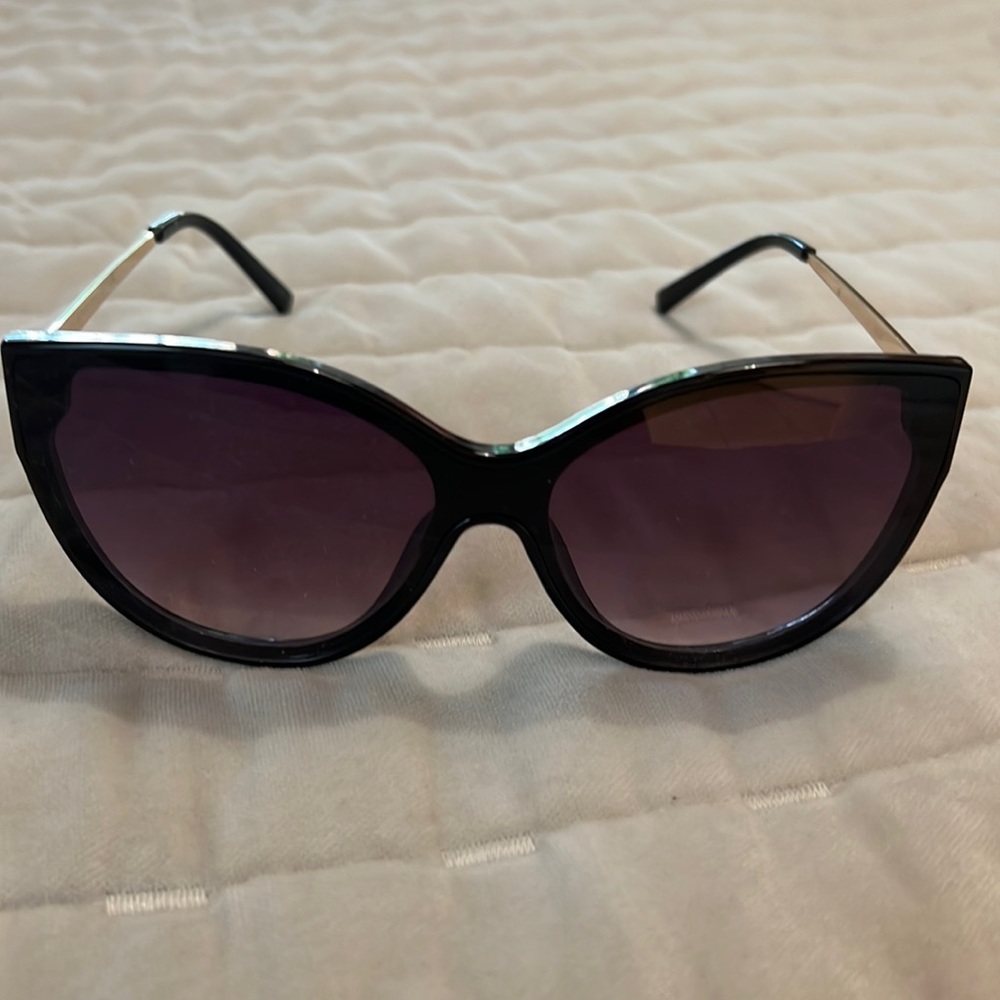 Oversize retro cat eye sunglasses